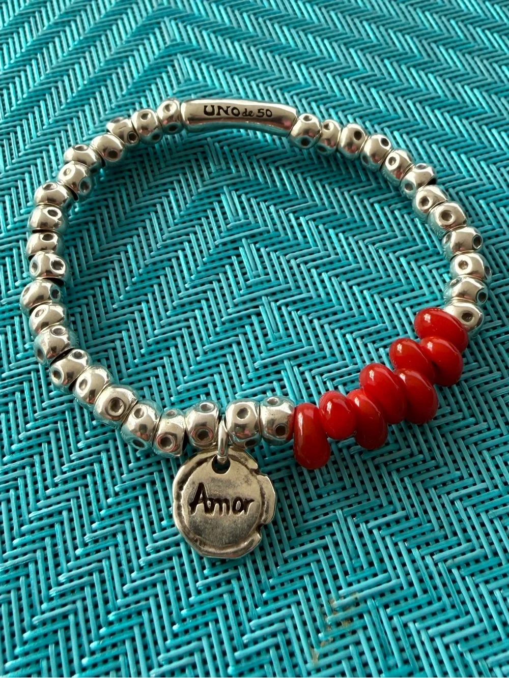 NEW! UNO de 50 Silver Beaded Bracelet with Red Accents - Picture 1 of 1